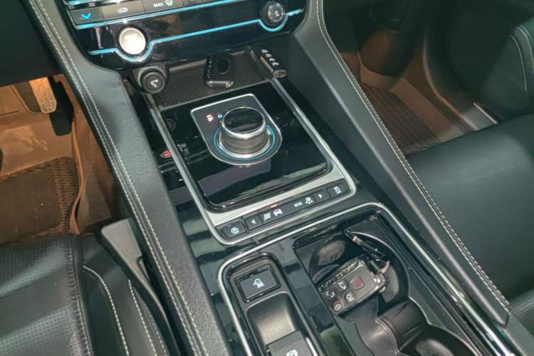 Used Jaguar F-PACE 2016 3.0 SC Four-Wheel Drive R-Sport Sport Edition Gear Lever