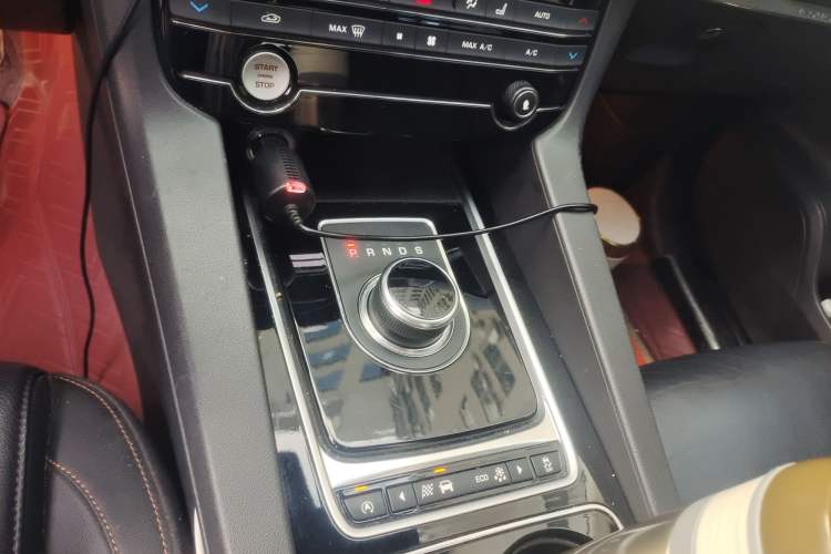 Used Jaguar F-PACE 2016 2.0T Two-Wheel Drive Urban Luxury Edition Gear Lever