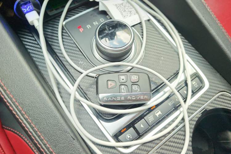 Used Jaguar F-PACE 2016 2.0T Two-Wheel-Drive R-Sport Sport Edition Gear Lever