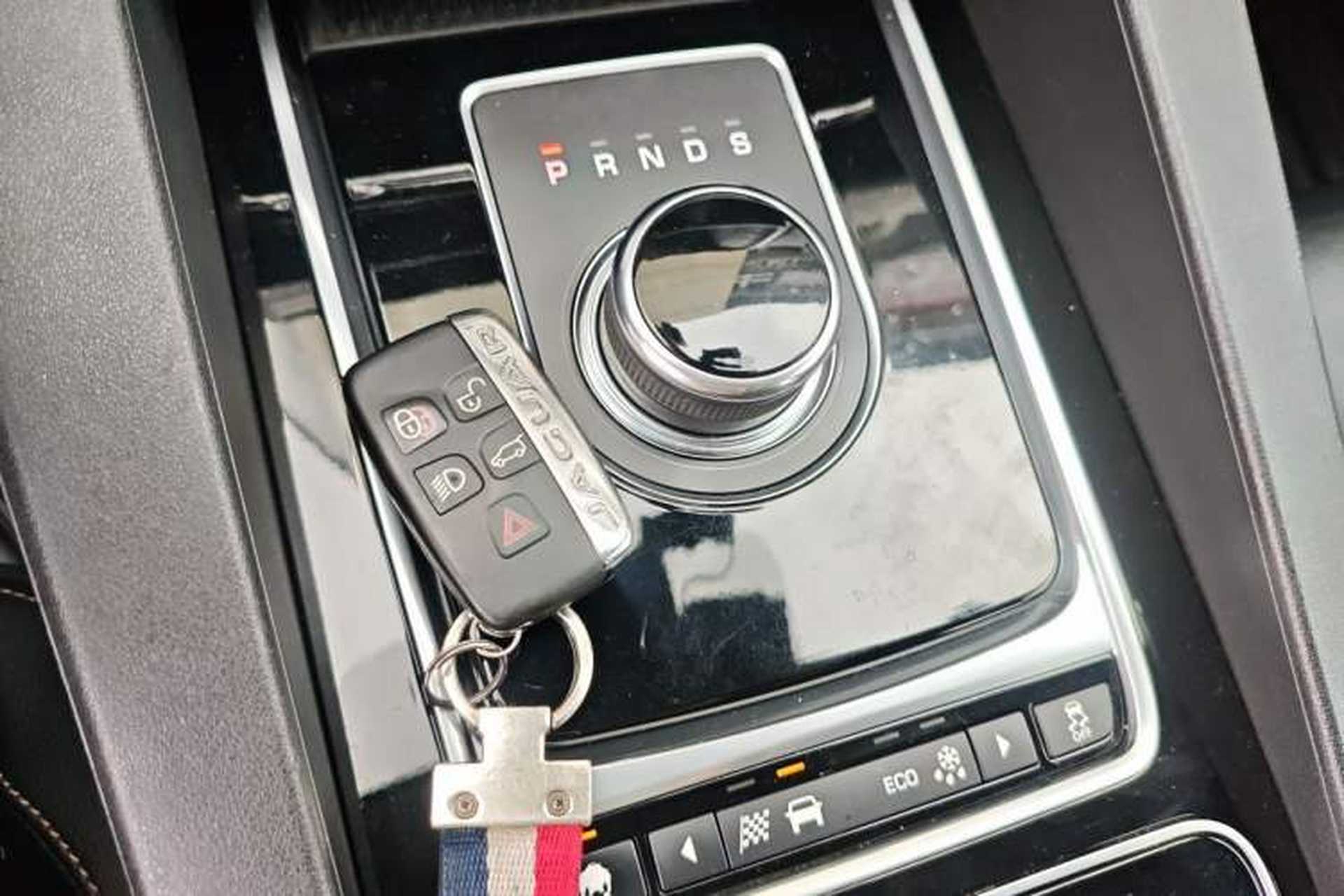 Used Jaguar F-PACE 2016 2.0T Two-Wheel Drive Urban Luxury Edition Gear Lever