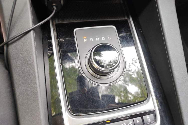 Used Jaguar F-PACE 2016 2.0T Two-Wheel Drive Urban Luxury Edition Gear Lever