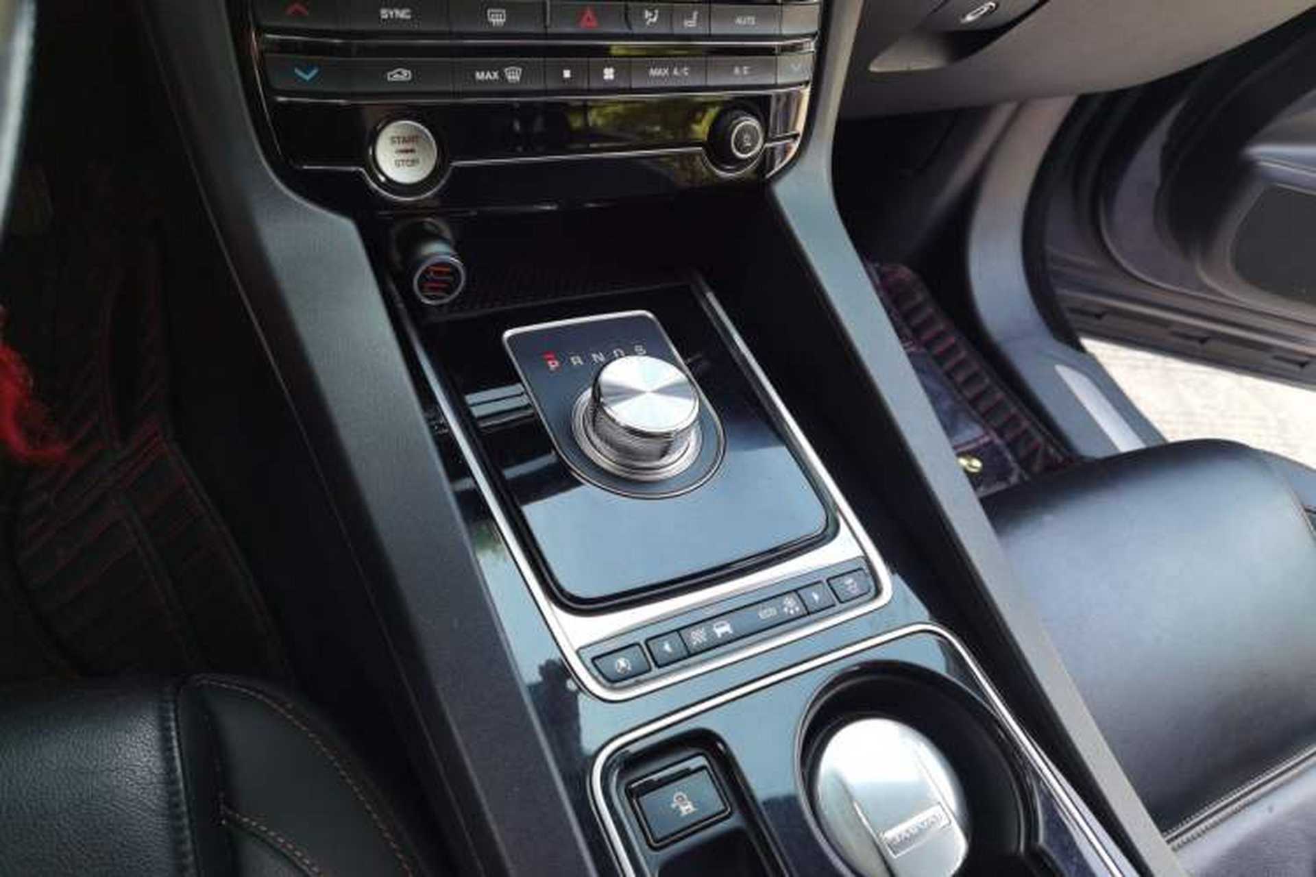 Used Jaguar F-PACE 2016 2.0T Two-Wheel-Drive R-Sport Sport Edition Gear Lever