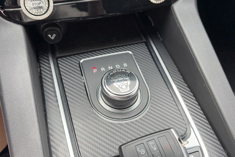 Used Jaguar F-PACE 2016 2.0T Two-Wheel Drive Urban Luxury Edition Gear Lever