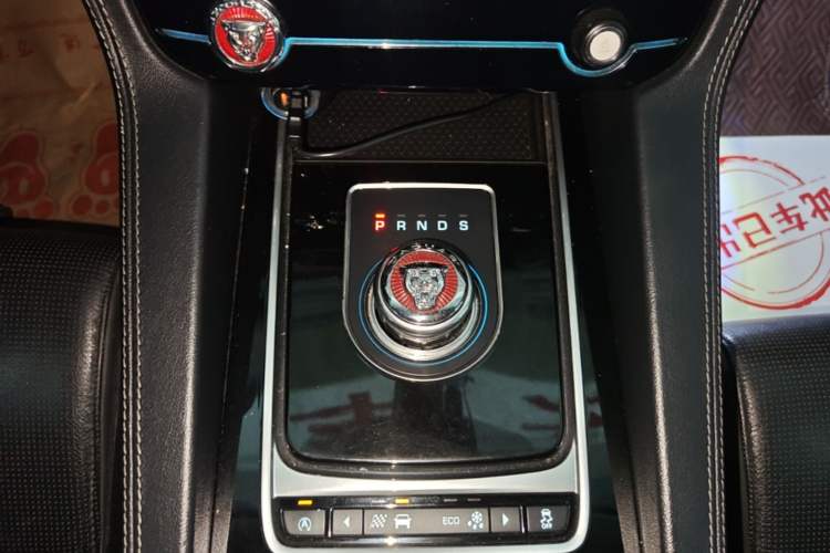 Used Jaguar F-PACE 2016 2.0T Two-Wheel-Drive R-Sport Sport Edition Gear Lever