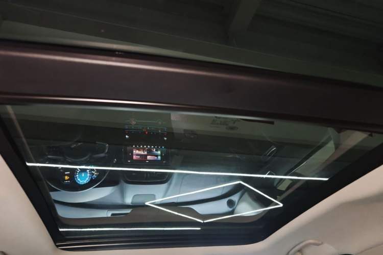 Used Jaguar F-PACE 2016 2.0T Two-Wheel-Drive R-Sport Sport Edition Headliner