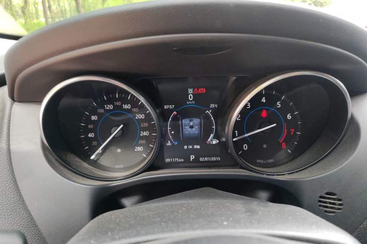 Used Jaguar F-PACE 2016 2.0T Two-Wheel Drive Urban Luxury Edition Instrument Cluster