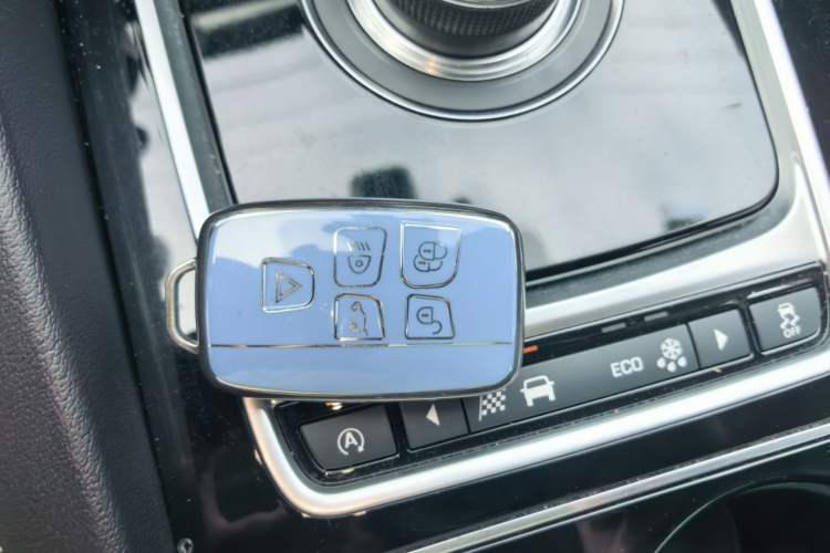 Used Jaguar F-PACE 2016 2.0T Two-Wheel-Drive R-Sport Sport Edition Interior 1