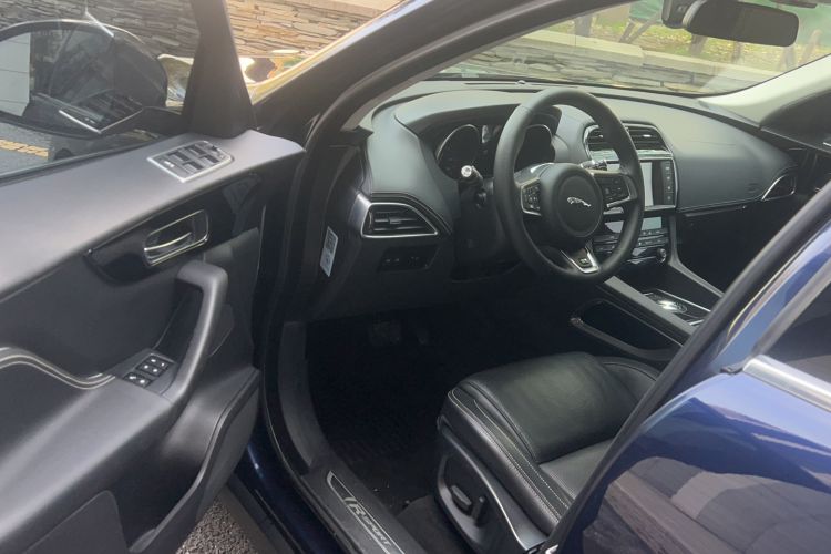 Used Jaguar F-PACE 2016 3.0 SC Four-Wheel Drive R-Sport Sport Edition Interior 2
