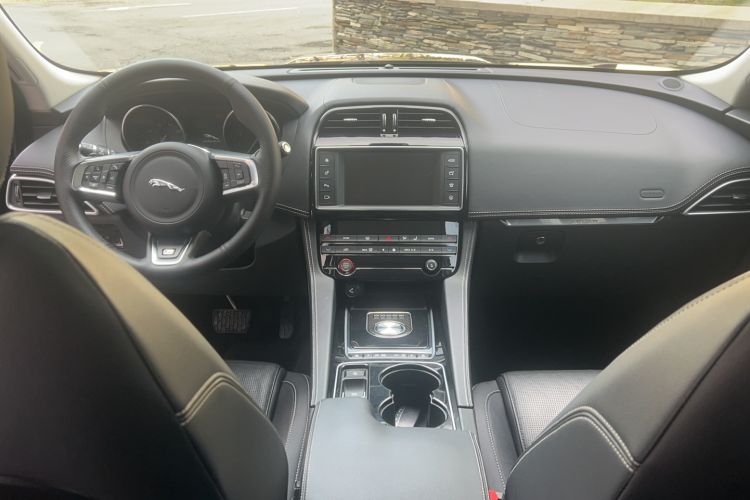 Used Jaguar F-PACE 2016 3.0 SC Four-Wheel Drive R-Sport Sport Edition Interior 3