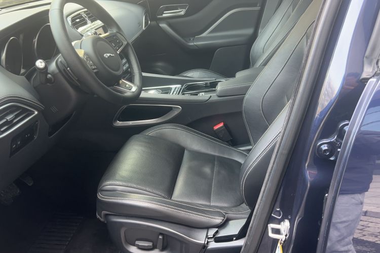 Used Jaguar F-PACE 2016 3.0 SC Four-Wheel Drive R-Sport Sport Edition Interior 4