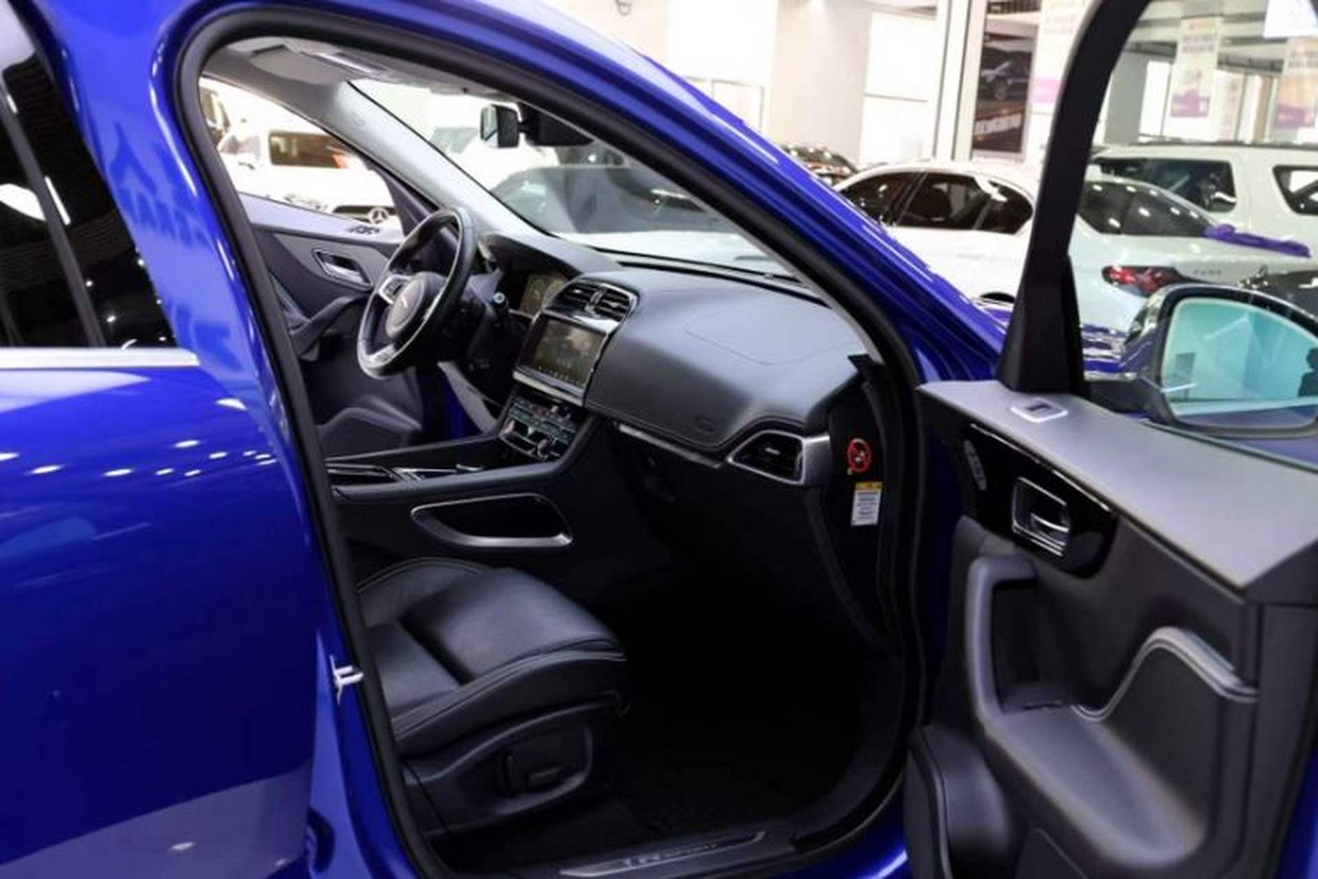 Used Jaguar F-PACE 2016 3.0 SC Four-Wheel Drive R-Sport Sport Edition Interior 4