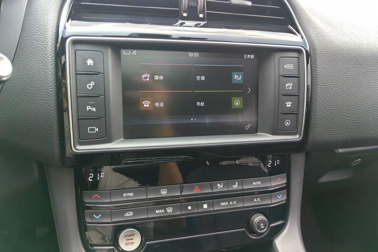 Used Jaguar F-PACE 2016 2.0T Two-Wheel Drive Urban Luxury Edition Interior 4