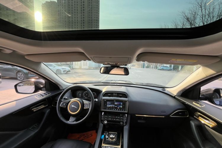 Used Jaguar F-PACE 2016 2.0T Two-Wheel Drive Urban Luxury Edition Interior 5