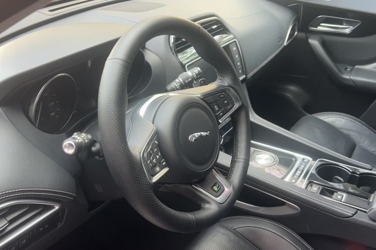 Used Jaguar F-PACE 2016 3.0 SC Four-Wheel Drive R-Sport Sport Edition Interior 5