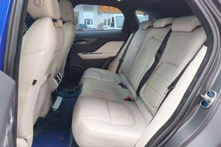 Used Jaguar F-PACE 2016 3.0 SC Four-Wheel Drive S High-Performance First-Edition Limited Model Left Rear Seat