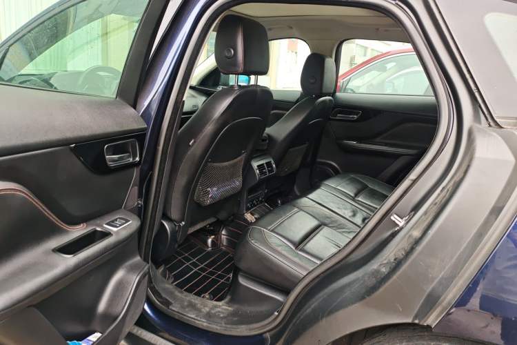 Used Jaguar F-PACE 2016 2.0T Two-Wheel Drive Urban Luxury Edition Left Rear Seat