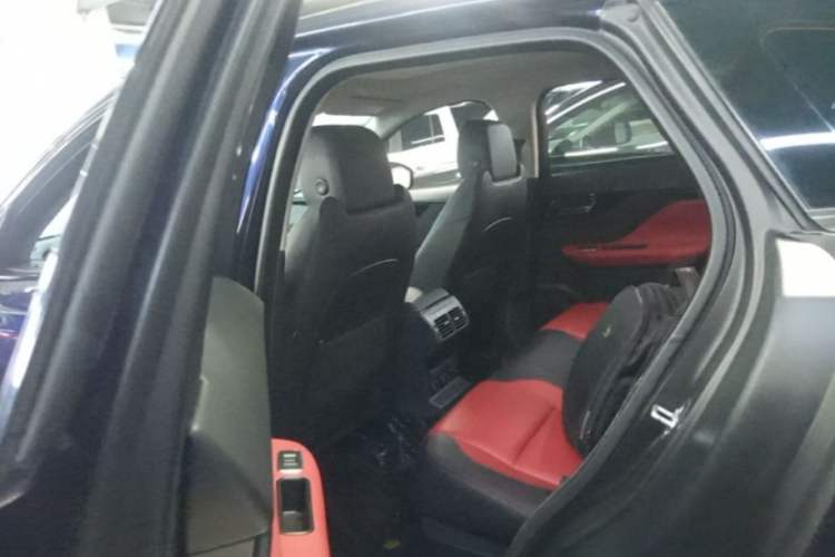 Used Jaguar F-PACE 2016 2.0T Two-Wheel-Drive R-Sport Sport Edition Left Rear Seat