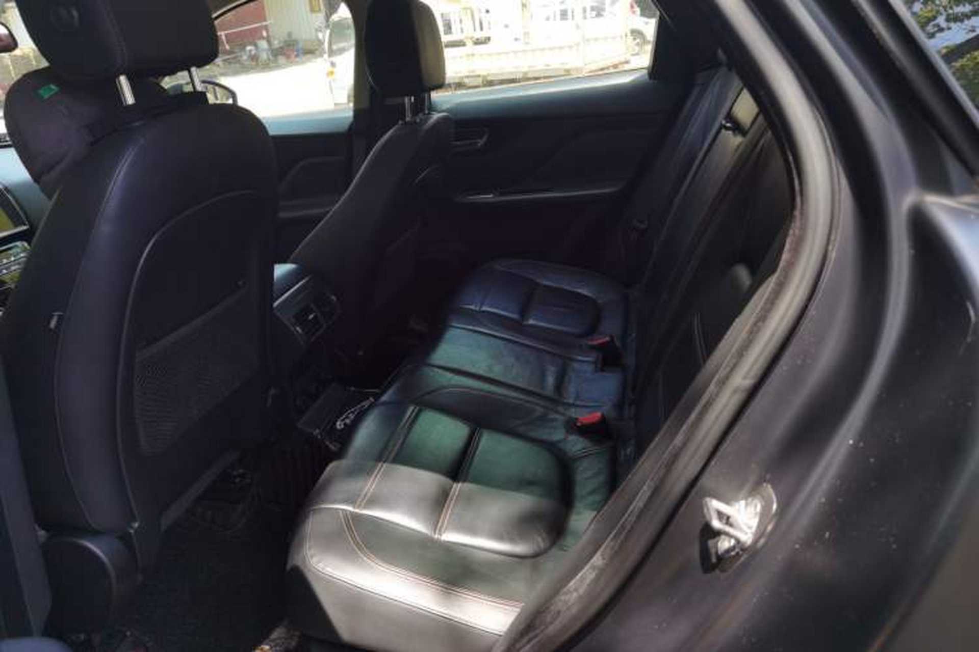 Used Jaguar F-PACE 2016 2.0T Two-Wheel-Drive R-Sport Sport Edition Left Rear Seat