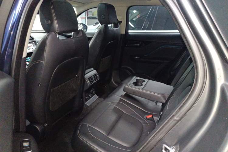 Used Jaguar F-PACE 2016 2.0T Two-Wheel-Drive R-Sport Sport Edition Left Rear Seat