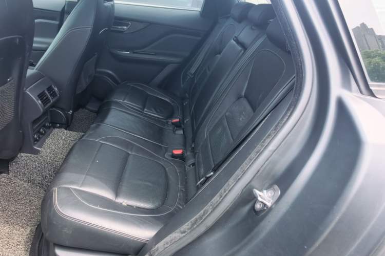 Used Jaguar F-PACE 2016 2.0T Two-Wheel-Drive R-Sport Sport Edition Left Rear Seat