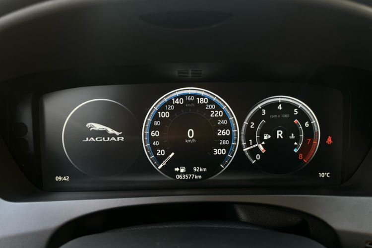 Used Jaguar F-PACE 2016 2.0T Two-Wheel Drive Urban Luxury Edition Odometer Close Up