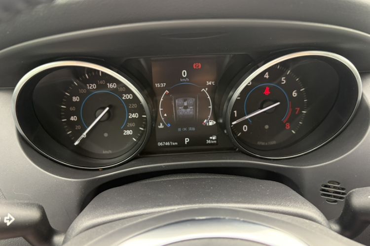 Used Jaguar F-PACE 2016 3.0 SC Four-Wheel Drive R-Sport Sport Edition Odometer Close Up