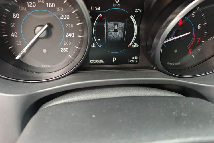 Used Jaguar F-PACE 2016 2.0T Two-Wheel Drive Urban Luxury Edition Odometer Close Up