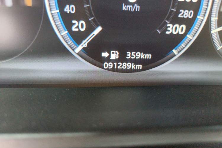 Used Jaguar F-PACE 2016 3.0 SC Four-Wheel Drive S High-Performance First-Edition Limited Model Odometer Close Up