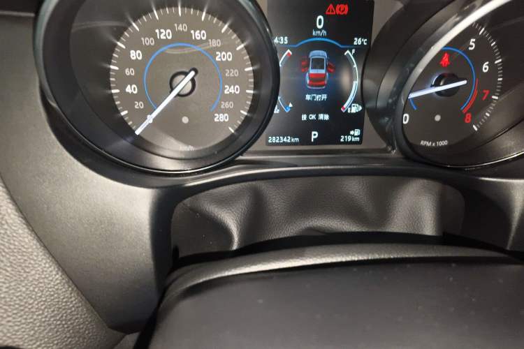 Used Jaguar F-PACE 2016 2.0T Two-Wheel Drive Urban Luxury Edition Odometer Close Up