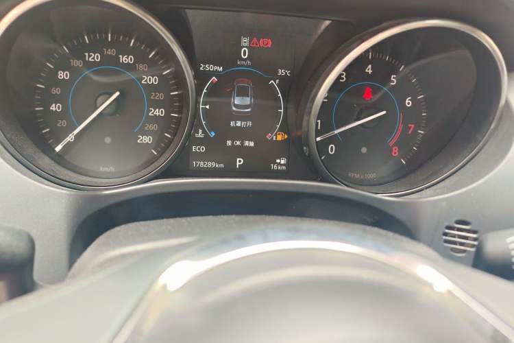Used Jaguar F-PACE 2016 3.0 SC Four-Wheel Drive R-Sport Sport Edition Odometer Close Up