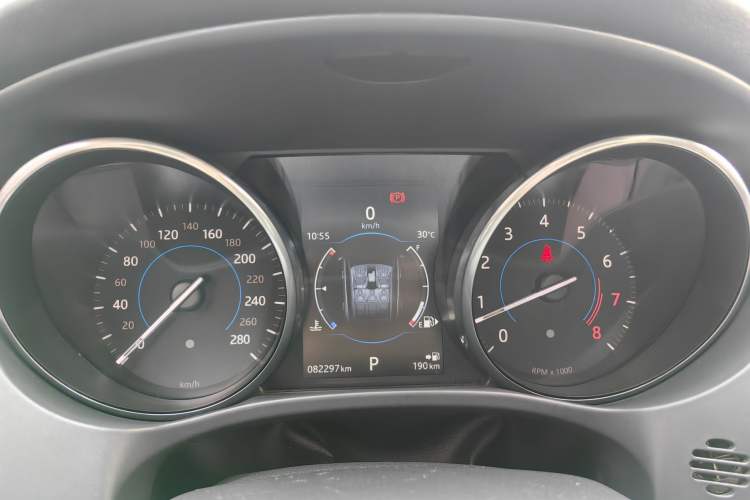 Used Jaguar F-PACE 2016 2.0T Two-Wheel Drive Urban Luxury Edition Odometer Close Up