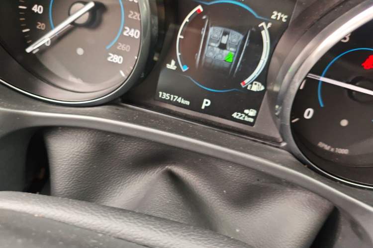 Used Jaguar F-PACE 2016 2.0T Two-Wheel Drive Urban Luxury Edition Odometer Close Up
