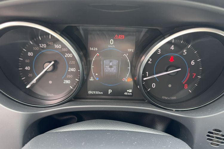 Used Jaguar F-PACE 2016 2.0T Two-Wheel Drive Urban Luxury Edition Odometer Close Up