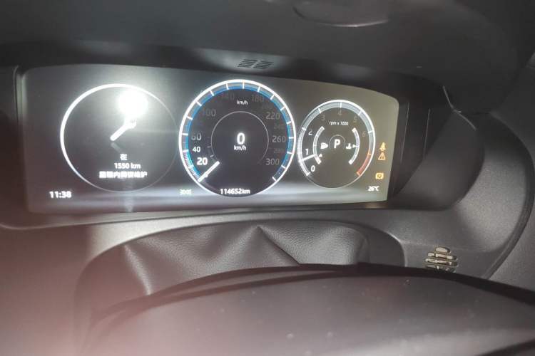 Used Jaguar F-PACE 2016 2.0T Two-Wheel-Drive R-Sport Sport Edition Odometer Close Up