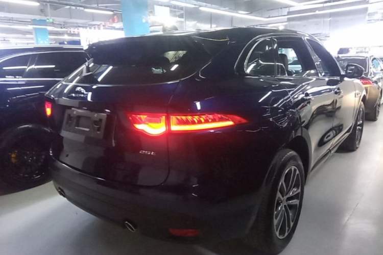 Used Jaguar F-PACE 2016 2.0T Two-Wheel-Drive R-Sport Sport Edition Rear Right 45 Deg