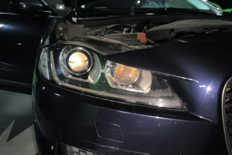 Used Jaguar F-PACE 2016 2.0T Two-Wheel-Drive R-Sport Sport Edition Right Front Headlight
