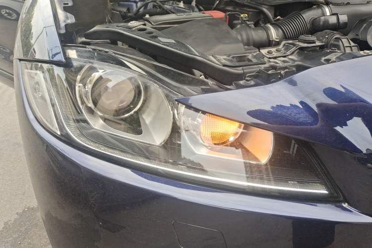 Used Jaguar F-PACE 2016 3.0 SC Four-Wheel Drive R-Sport Sport Edition Right Front Headlight