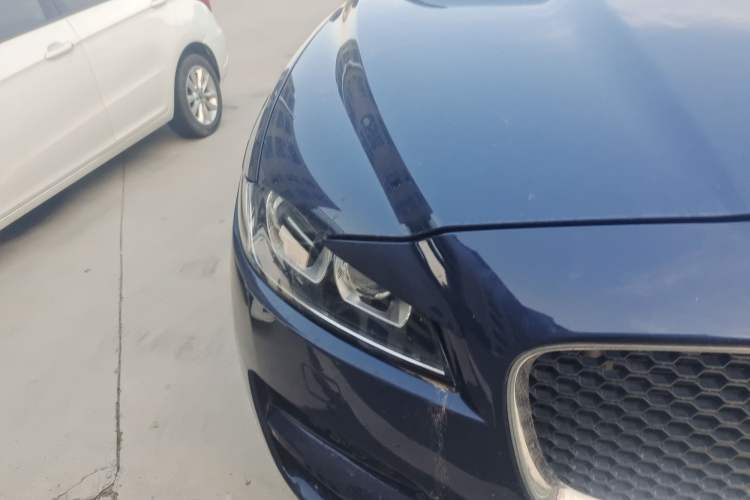 Used Jaguar F-PACE 2016 2.0T Two-Wheel Drive Urban Luxury Edition Right Front Headlight