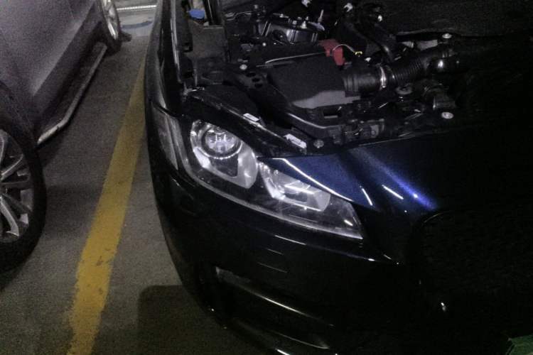 Used Jaguar F-PACE 2016 3.0 SC Four-Wheel Drive R-Sport Sport Edition Right Front Headlight