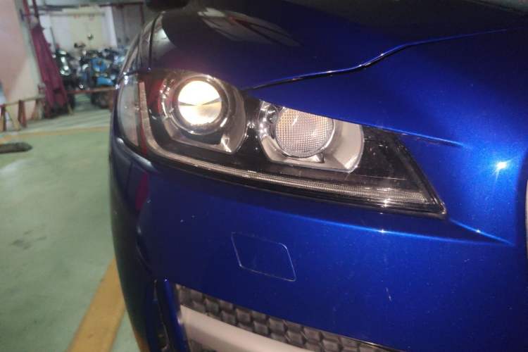 Used Jaguar F-PACE 2016 3.0 SC Four-Wheel Drive R-Sport Sport Edition Right Front Headlight