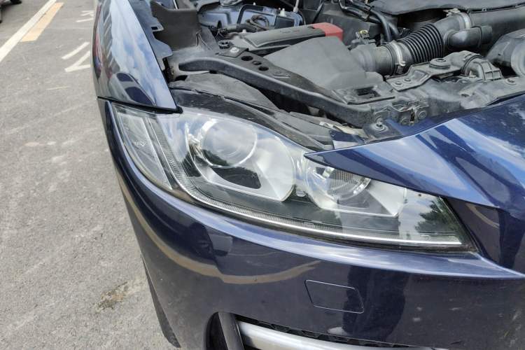 Used Jaguar F-PACE 2016 3.0 SC Four-Wheel Drive R-Sport Sport Edition Right Front Headlight