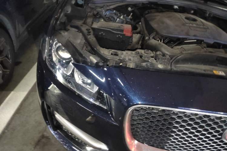 Used Jaguar F-PACE 2016 2.0T Two-Wheel-Drive R-Sport Sport Edition Right Front Headlight