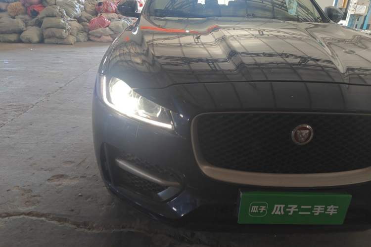 Used Jaguar F-PACE 2016 2.0T Two-Wheel-Drive R-Sport Sport Edition Right Front Headlight