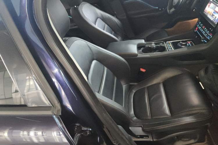 Used Jaguar F-PACE 2016 2.0T Two-Wheel Drive Urban Luxury Edition Right Front Seat