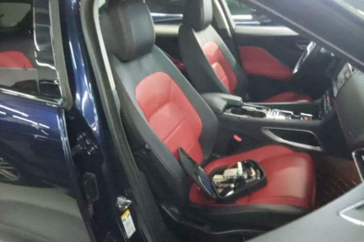 Used Jaguar F-PACE 2016 2.0T Two-Wheel-Drive R-Sport Sport Edition Right Front Seat