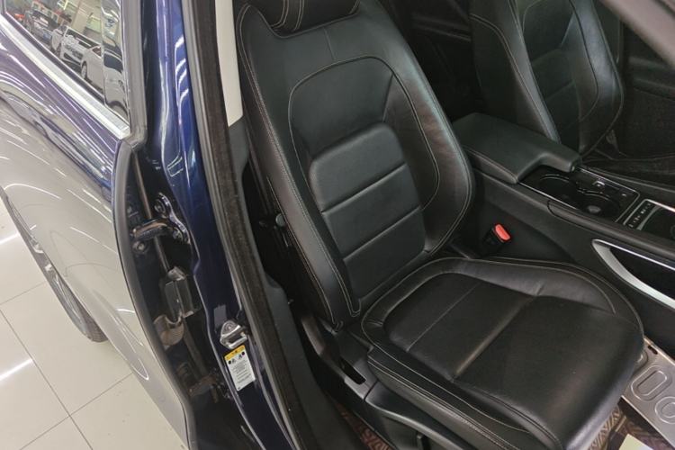 Used Jaguar F-PACE 2016 2.0T Two-Wheel-Drive R-Sport Sport Edition Right Front Seat