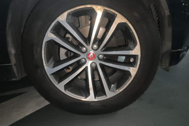 Used Jaguar F-PACE 2016 2.0T Two-Wheel-Drive R-Sport Sport Edition Right Front Wheel Hub