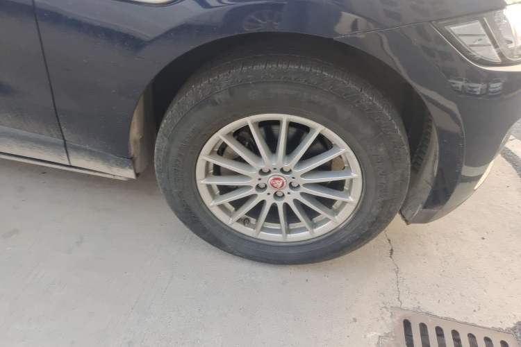 Used Jaguar F-PACE 2016 2.0T Two-Wheel Drive Urban Luxury Edition Right Front Wheel Hub