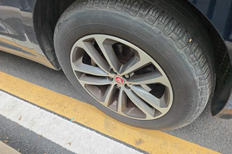 Used Jaguar F-PACE 2016 2.0T Two-Wheel-Drive R-Sport Sport Edition Right Front Wheel Hub