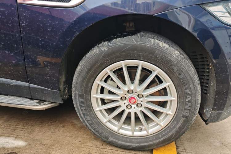 Used Jaguar F-PACE 2016 2.0T Two-Wheel Drive Urban Luxury Edition Right Front Wheel Hub